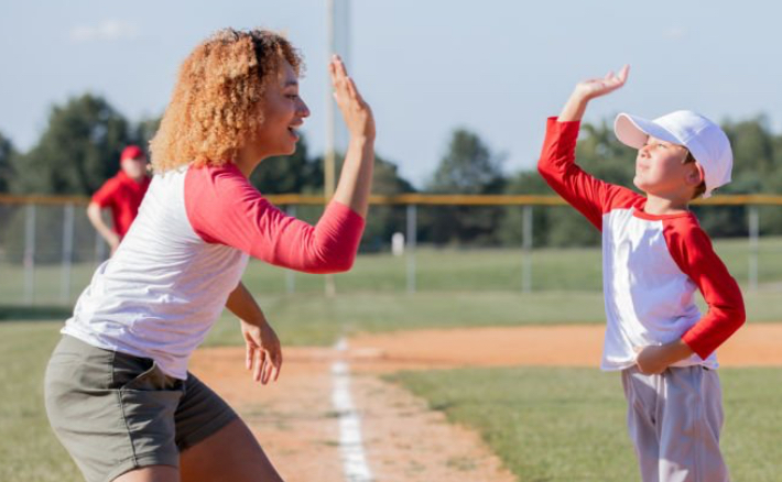 野球を楽しむ子供